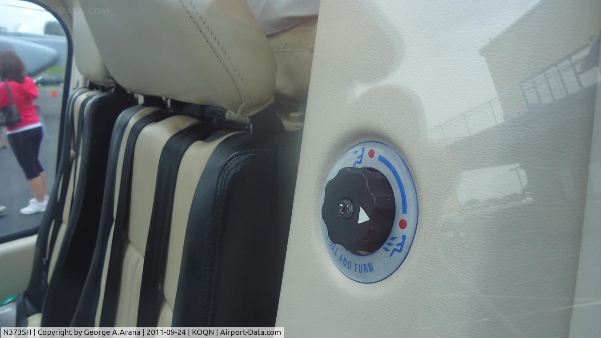 N373SH, Agusta A-109S C/N 22010, Not sure what this knob does.