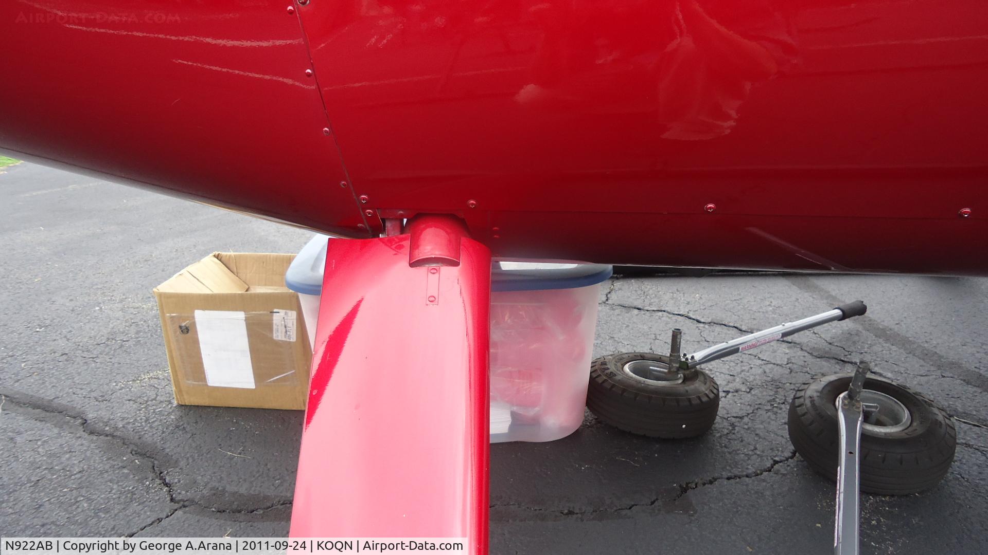 N922AB, 2001 Robinson R44 C/N 1083, Starboard rear landing gear attachment point