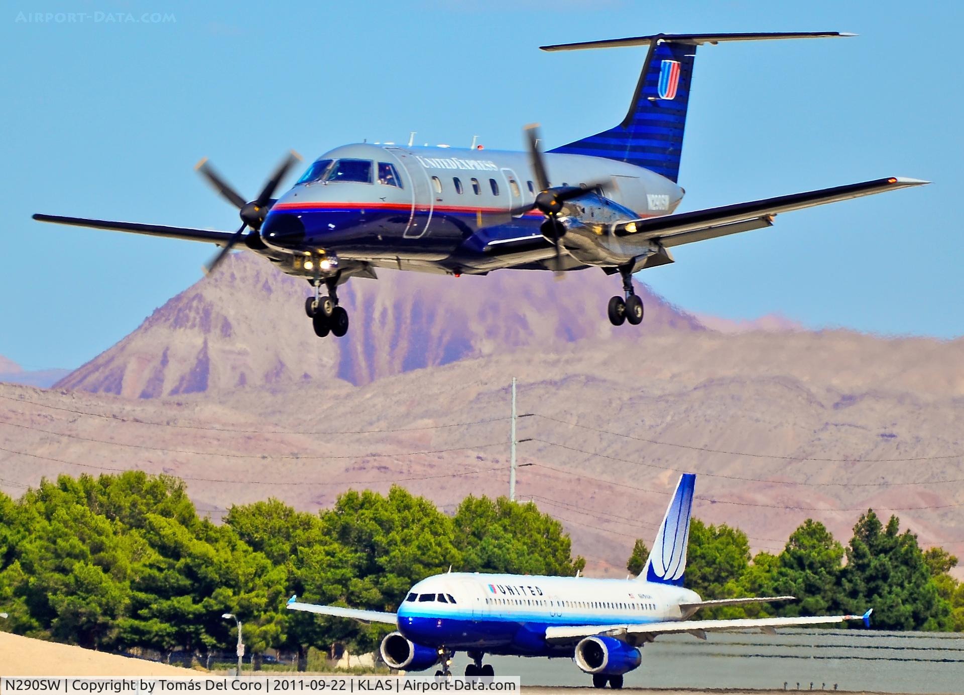 N290SW, 1996 Embraer EMB-120ER Brasilia C/N 120317, N290SW United Express 1996 Embraer EMB-120ER C/N 120317

Las Vegas - McCarran International (LAS / KLAS)
USA - Nevada, September 22, 2011
Photo: Tomás Del Coro