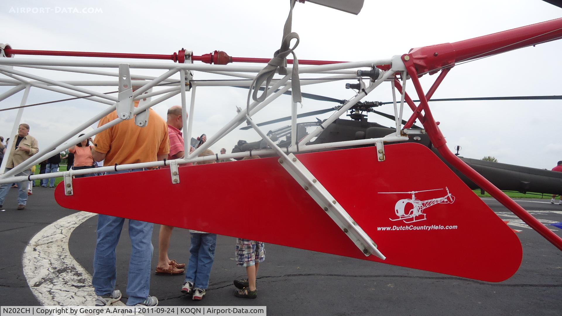 N202CH, 1951 Bell 47D-1 C/N 301, Ventral fin with rear tailboom frame