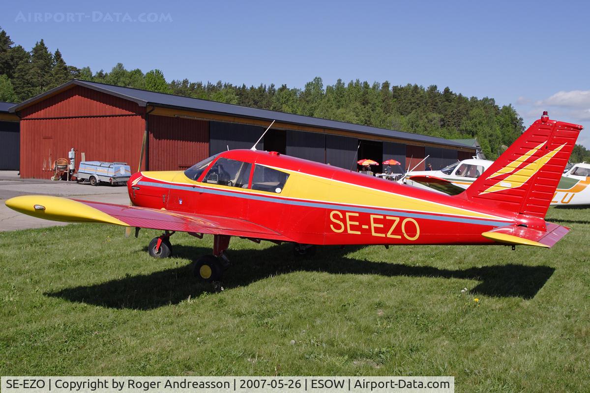 SE-EZO, 1968 Piper PA-28-140 Cherokee C/N 28-24361, Nice colors