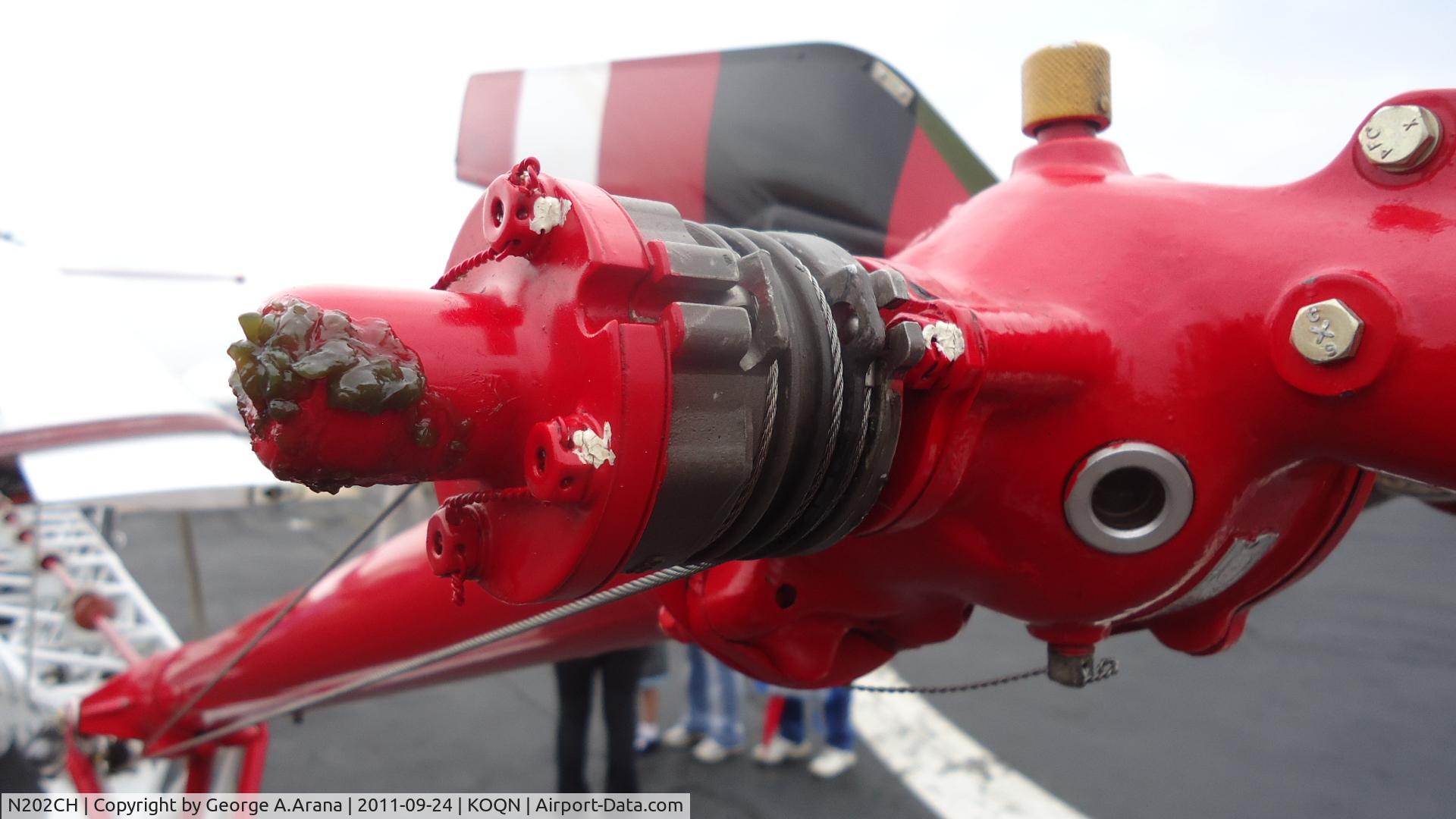 N202CH, 1951 Bell 47D-1 C/N 301, Tail rotor gearbox with control cables