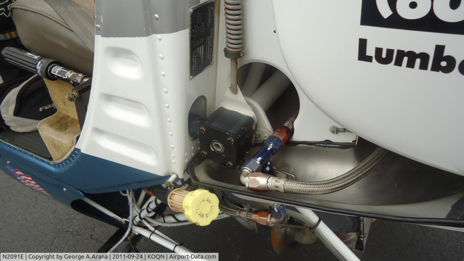 N2091E, 2002 Schweizer 269C C/N S1837, Oil filler cap and collective control