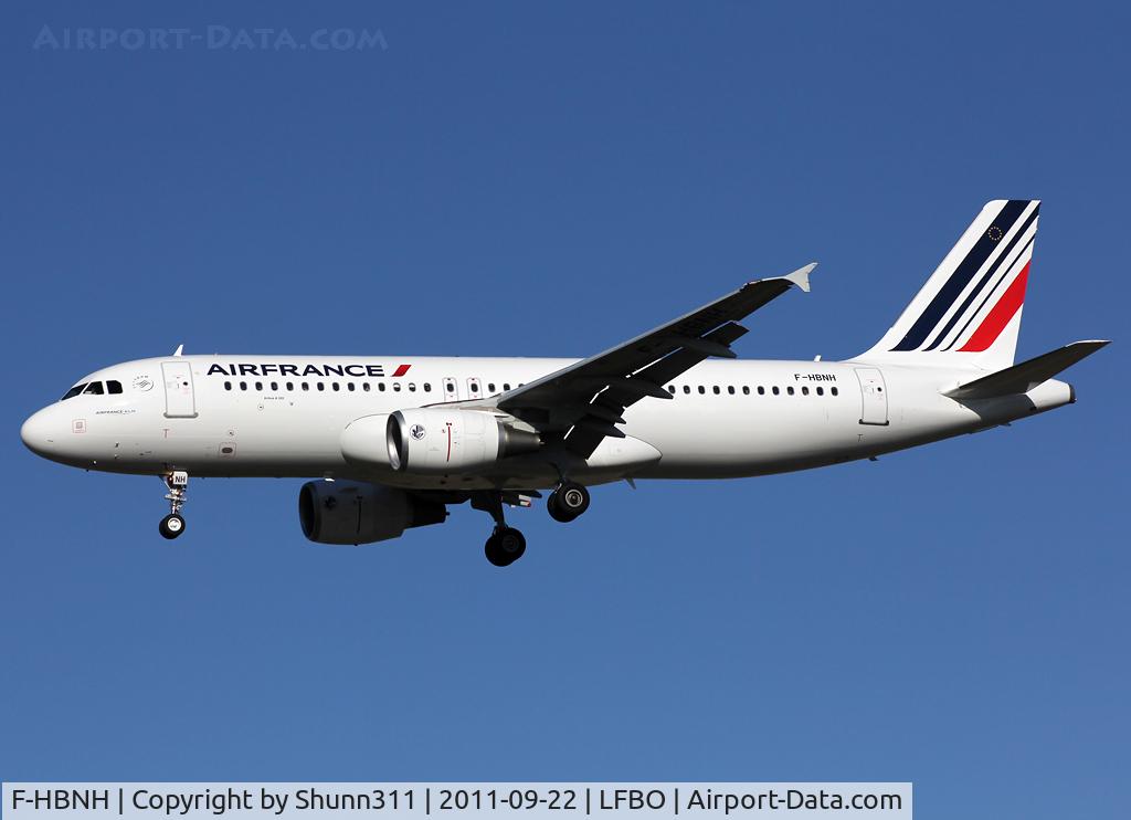 F-HBNH, 2011 Airbus A320-214 C/N 4800, Landing rwy 32L