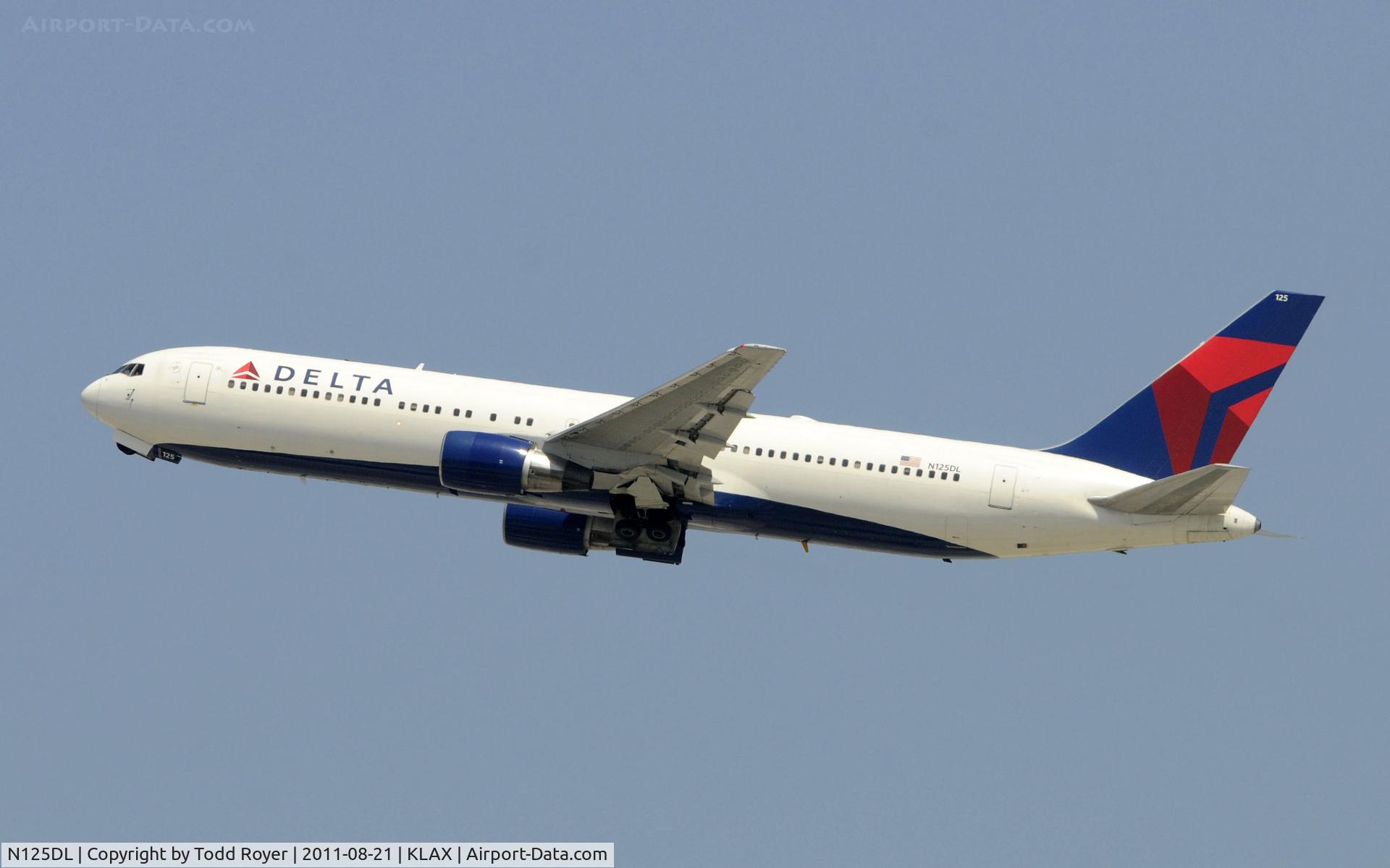 N125DL, 1988 Boeing 767-332 C/N 24075, Delta