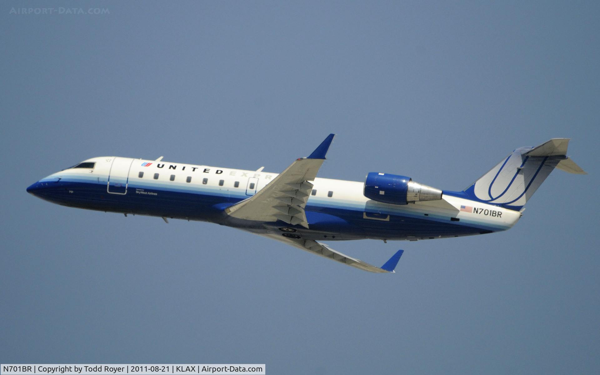 N701BR, 2000 Bombardier CRJ-200ER (CL-600-2B19) C/N 7448, United