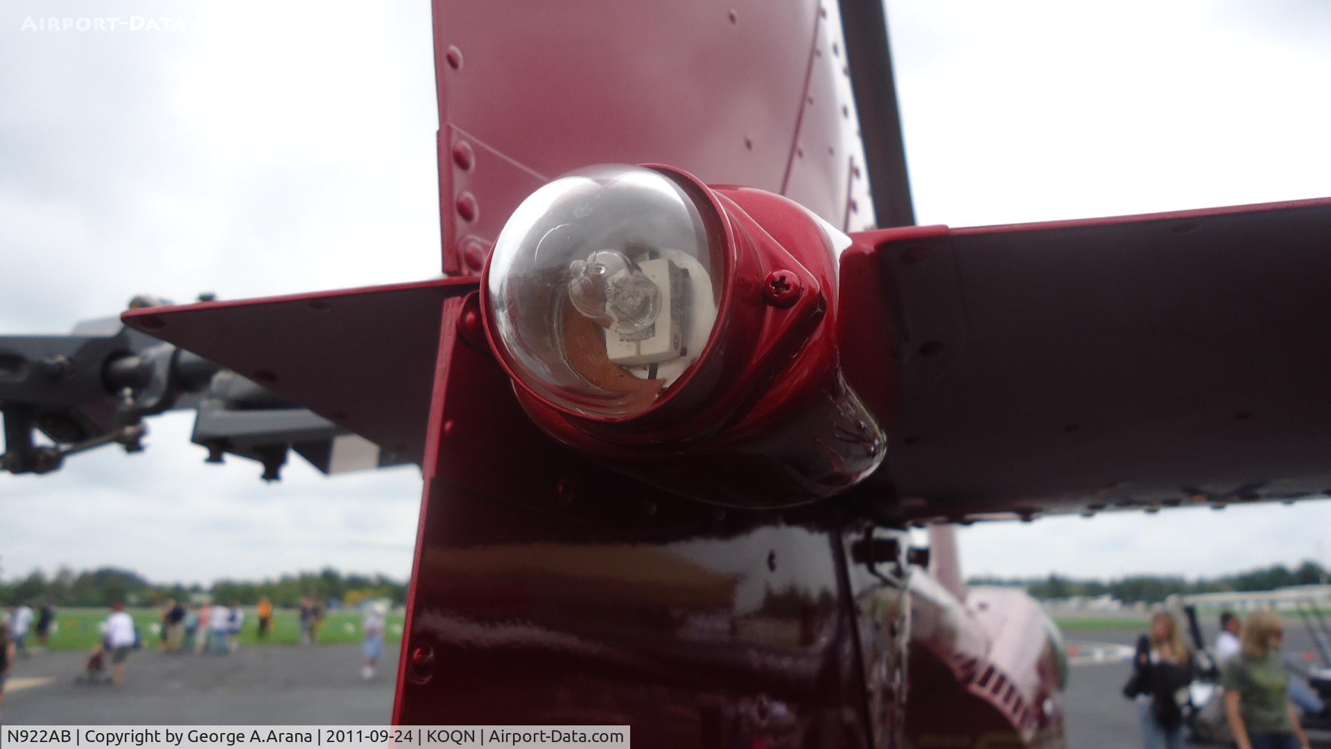 N922AB, 2001 Robinson R44 C/N 1083, Tail navlight