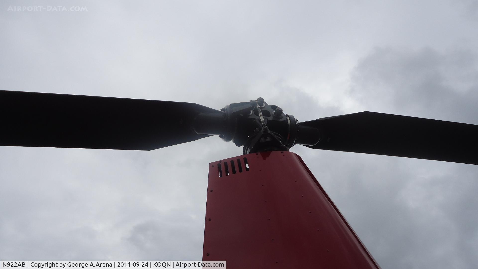 N922AB, 2001 Robinson R44 C/N 1083, Main rotor