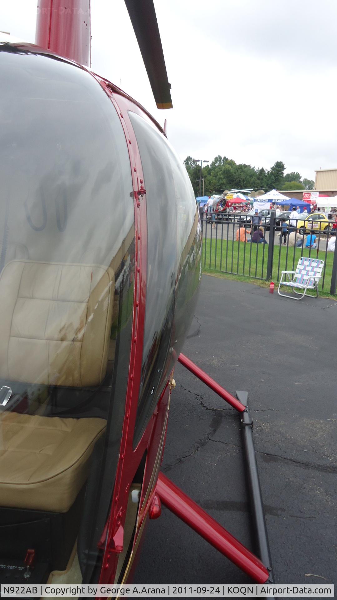 N922AB, 2001 Robinson R44 C/N 1083, Port front bubble window