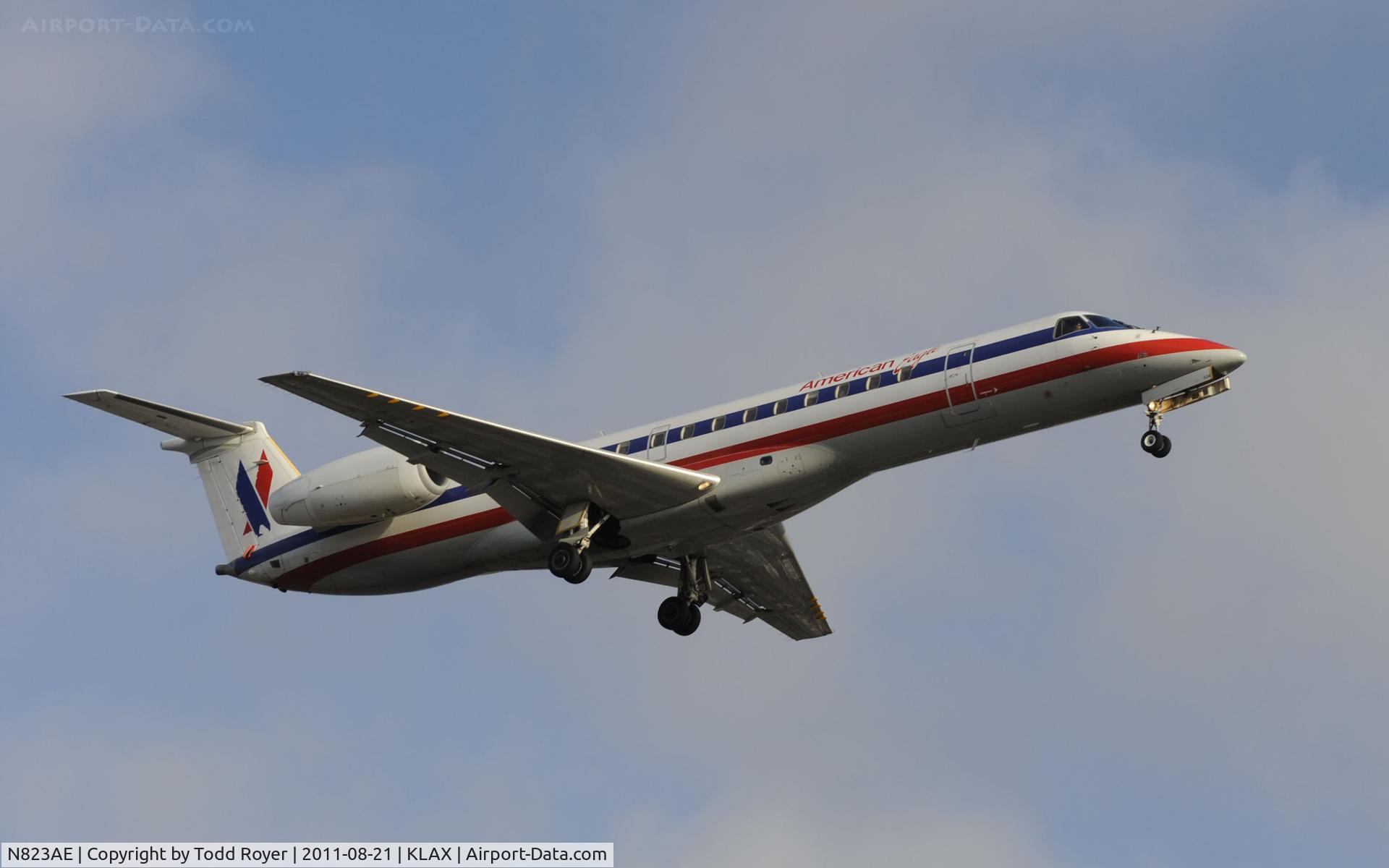 N823AE, 2002 Embraer ERJ-140LR (EMB-135KL) C/N 145582, American