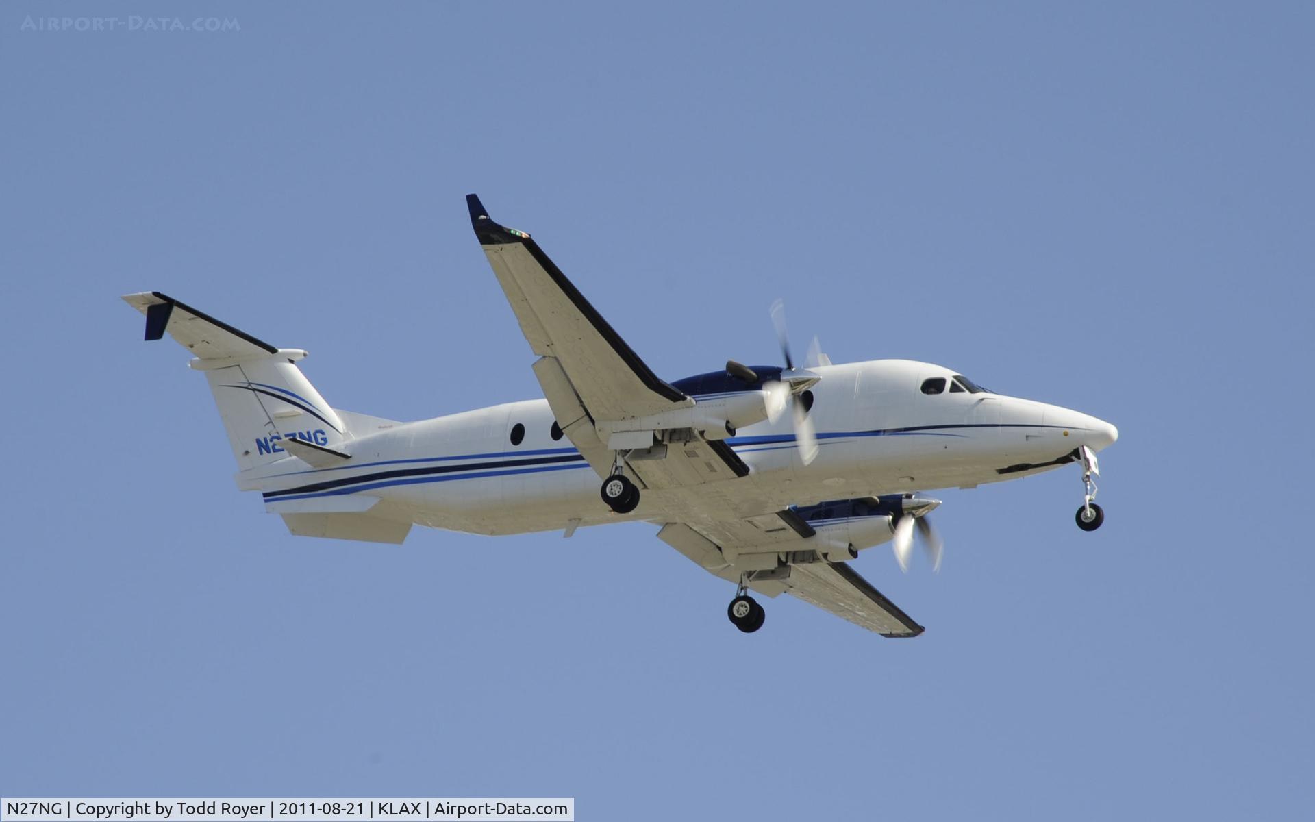 N27NG, 1999 Beech 1900D C/N UE-382, Arriving at LAX