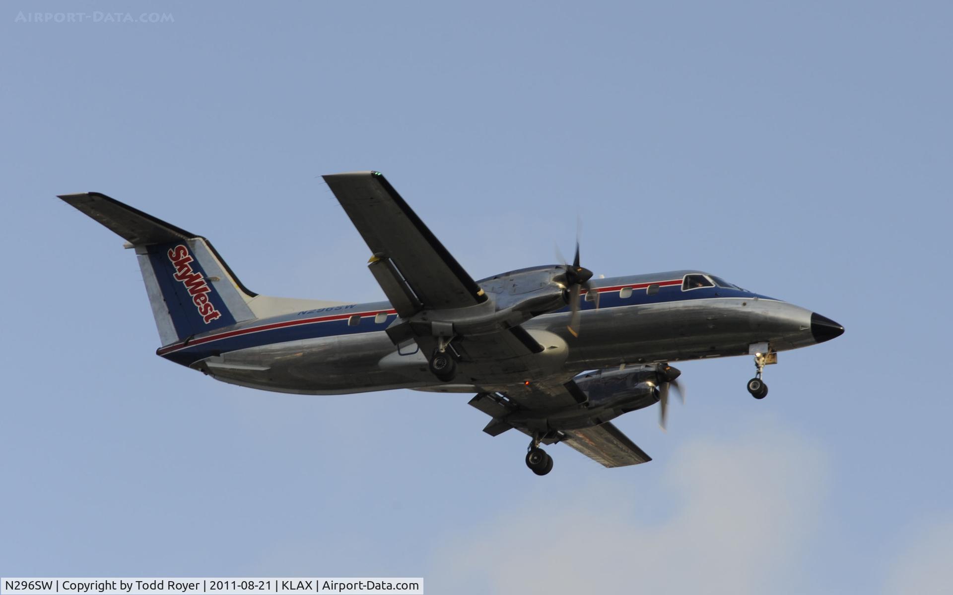 N296SW, 1996 Embraer EMB-120ER Brasilia C/N 120.325, Skywest