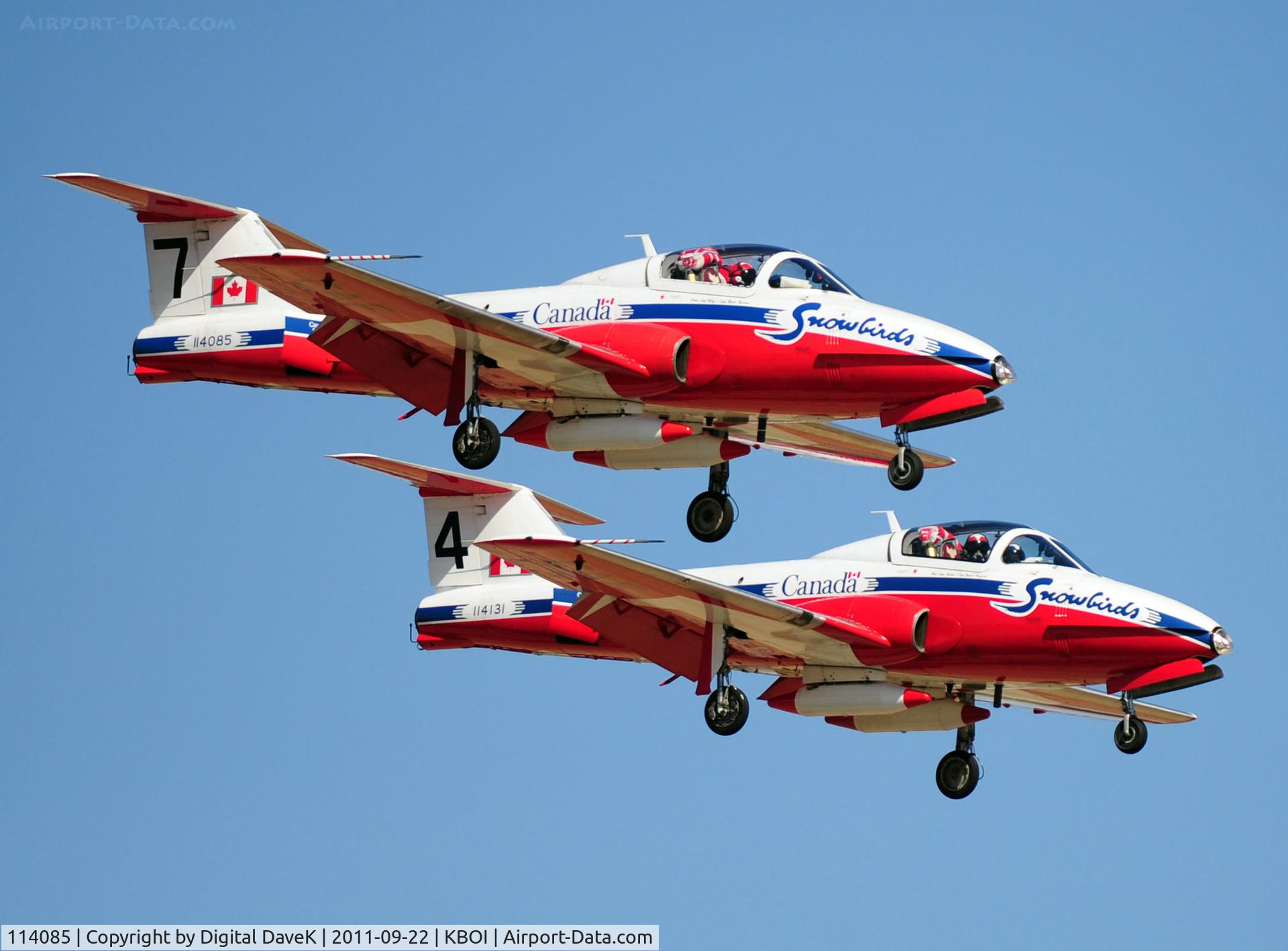114085, Canadair CT-114 Tutor C/N 1085, West apporach with 114131