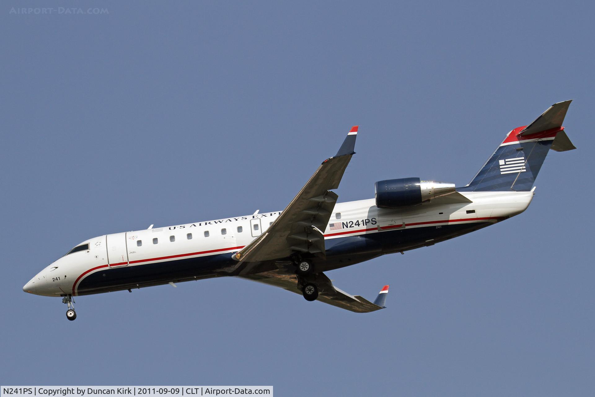 N241PS, 2004 Bombardier CRJ-200ER (CL-600-2B19) C/N 7909, On short finals