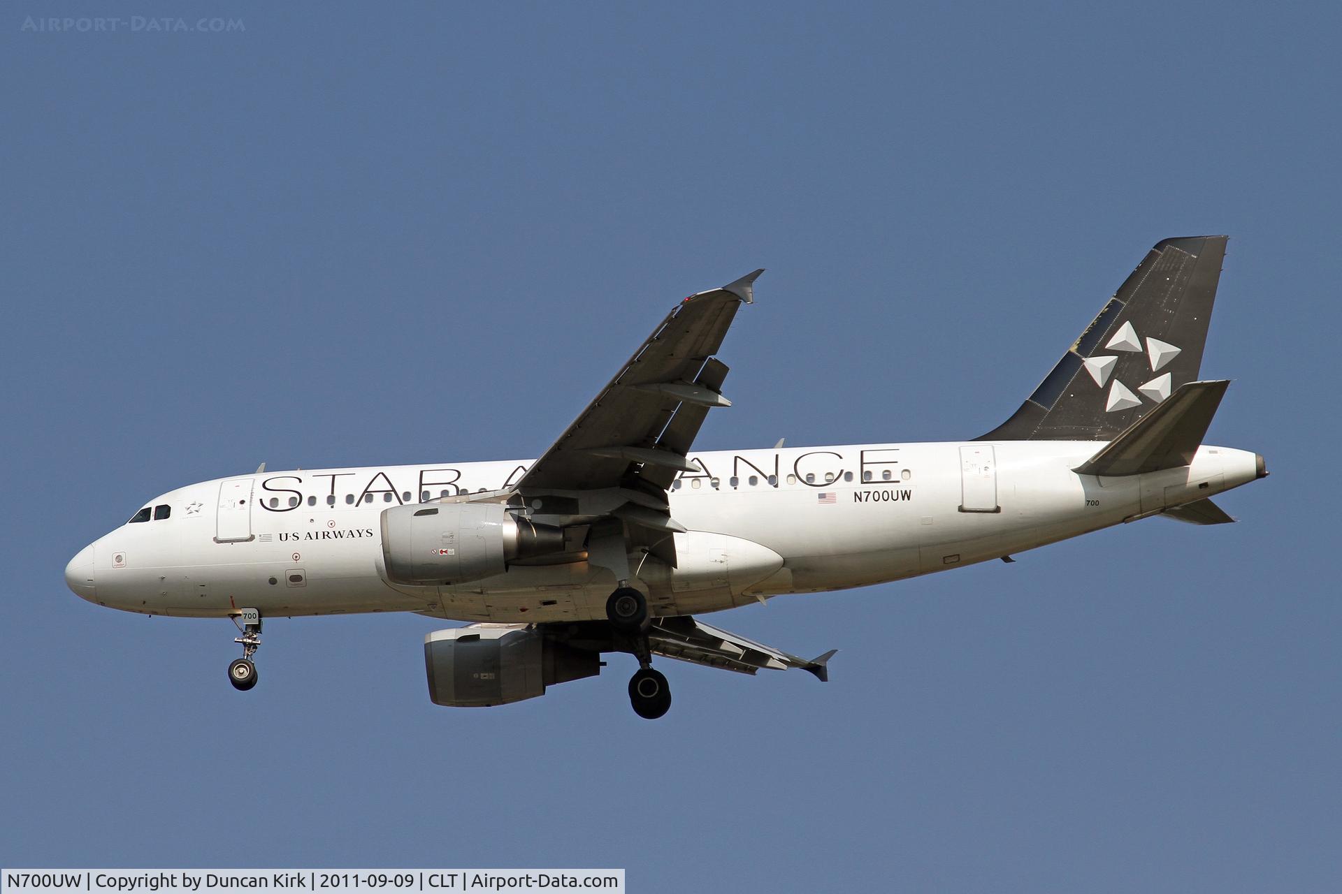 N700UW, 1998 Airbus A319-112 C/N 0885, A Star Alliance special scheme A319