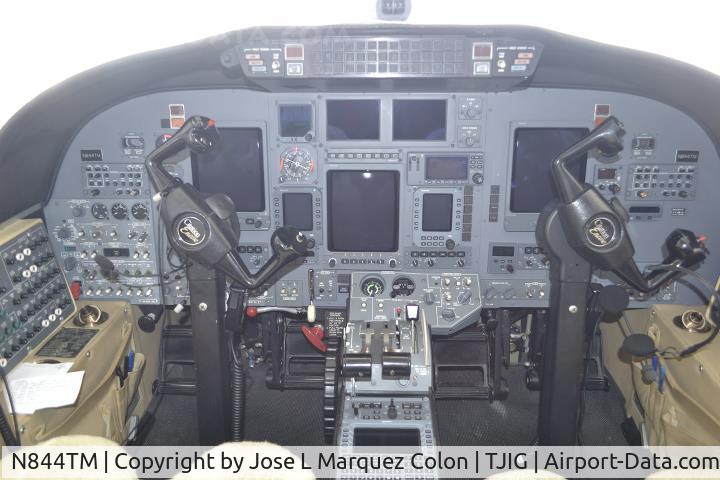 N844TM, 2004 Cessna Cittation Encore 560 C/N 560-0660, Cockpit