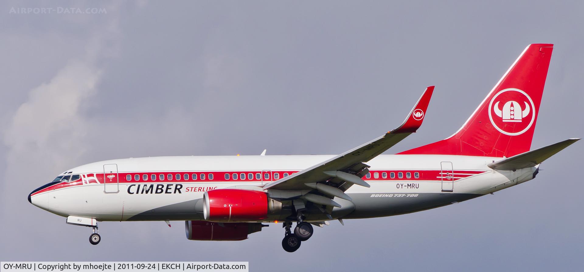 OY-MRU, 1999 Boeing 737-73S C/N 29079, Final approach Copenhagen Airport