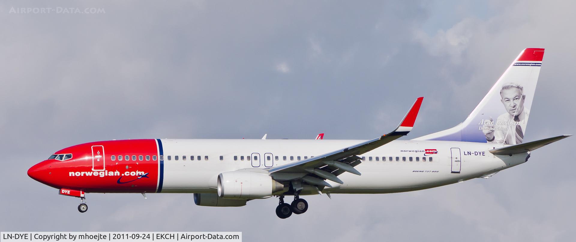 LN-DYE, 2010 Boeing 737-8JP C/N 39003, Final approach Copenhagen Airport