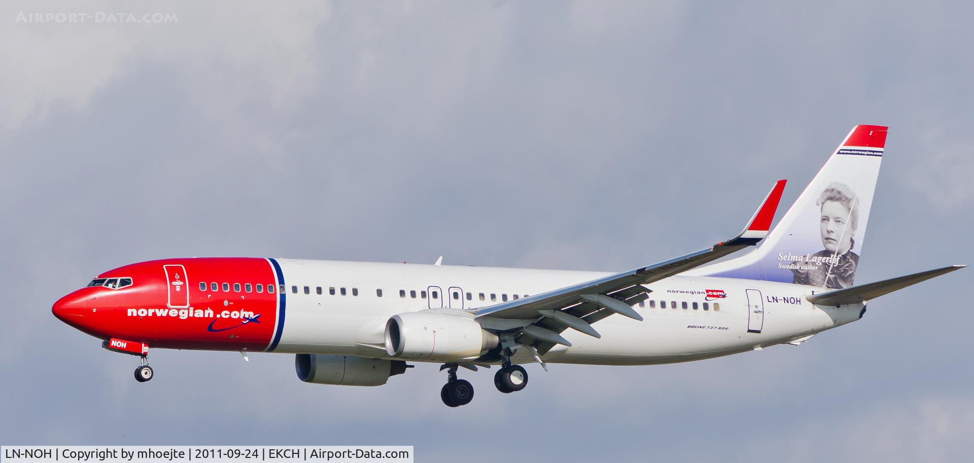 LN-NOH, 2009 Boeing 737-86N C/N 36814, Final approach Copenhagen Airport
