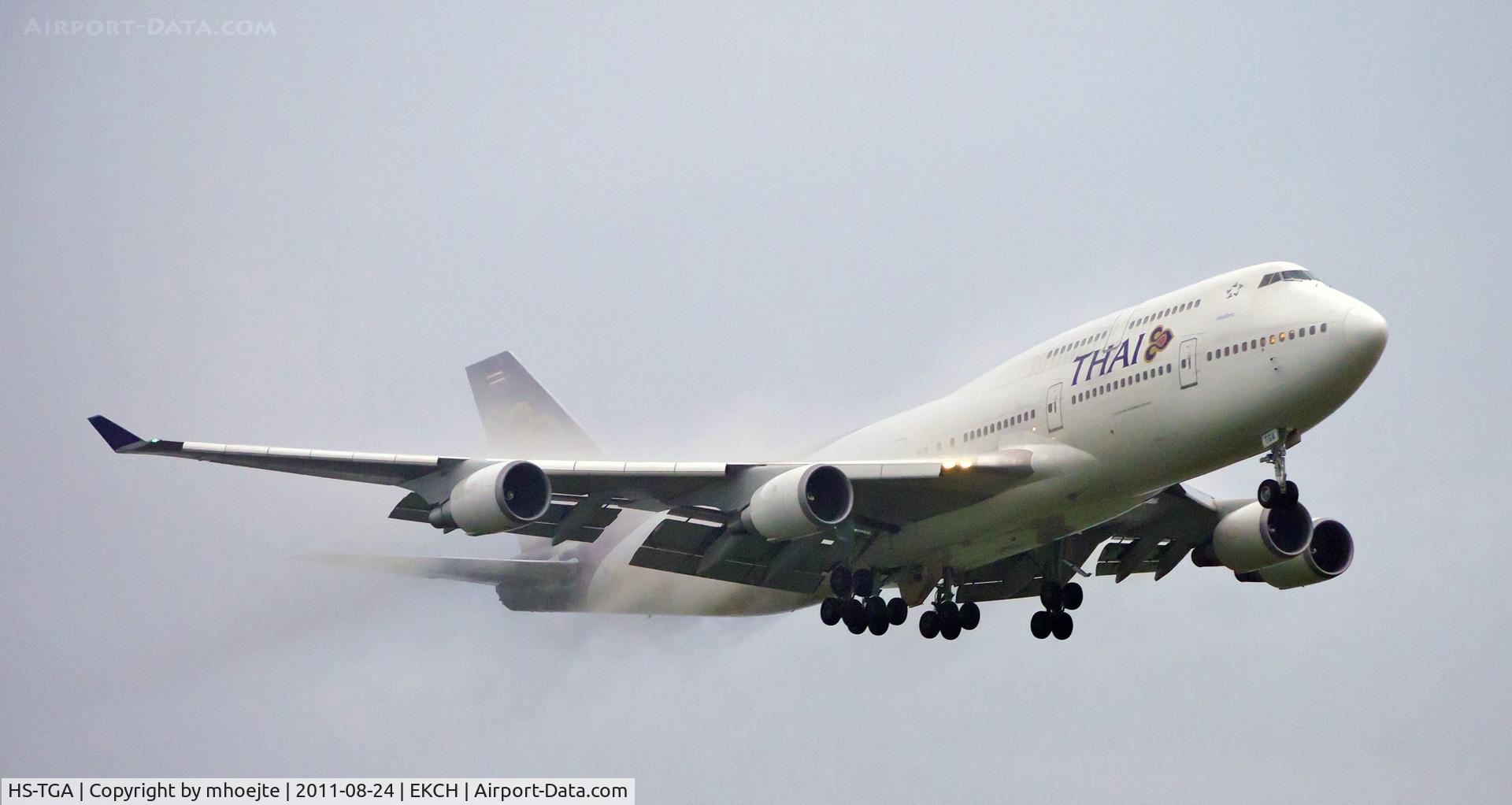 HS-TGA, 2001 Boeing 747-4D7 C/N 32369, Final approach Copenhagen Airport