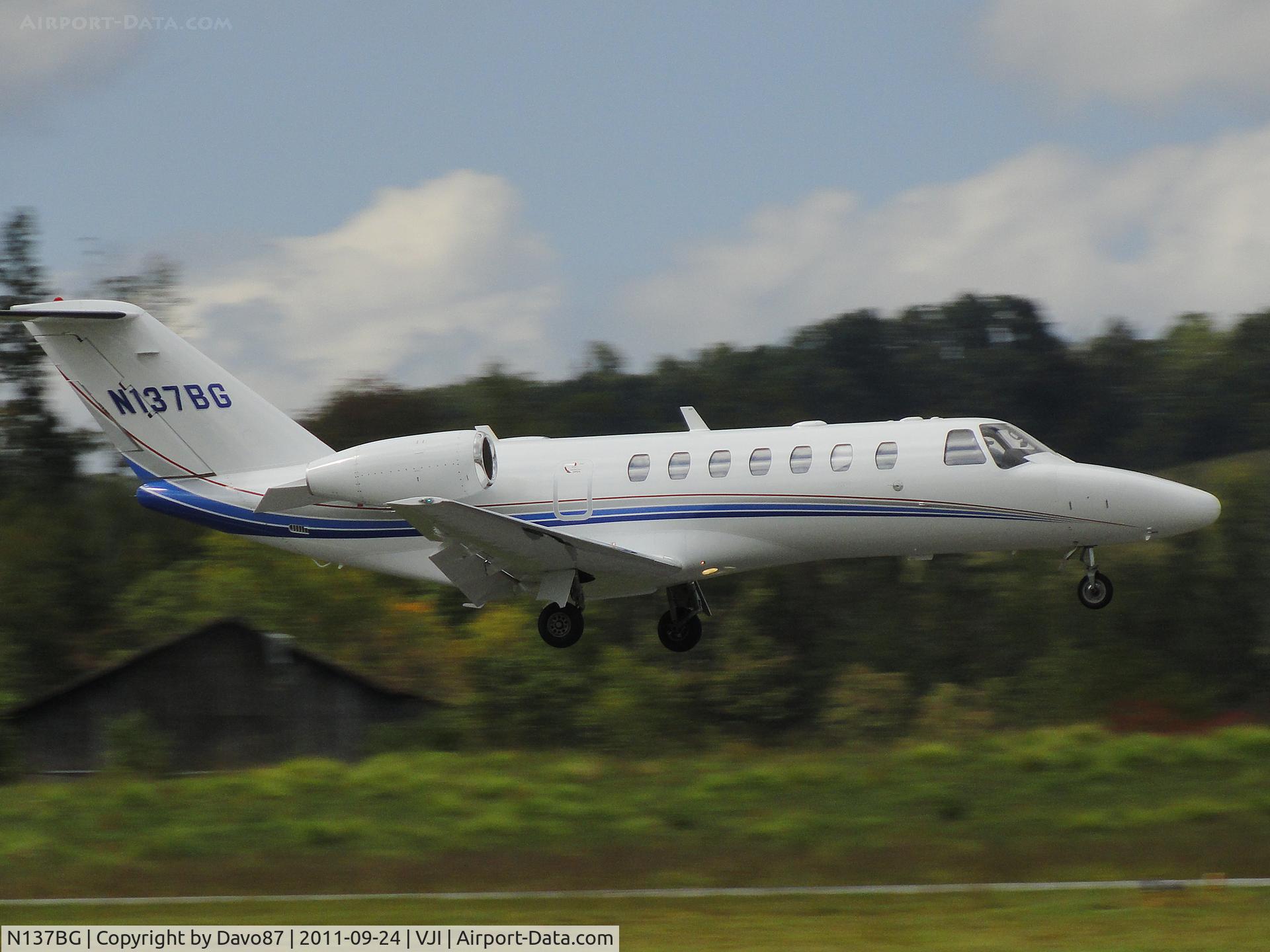 N137BG, 2005 Cessna 525B CitationJet CJ3 C/N 525B0032, Cessna Citation makes a low & fast pass at the 2011 Abingdon, VA Kiwanis Club Wings and Wheels Show.