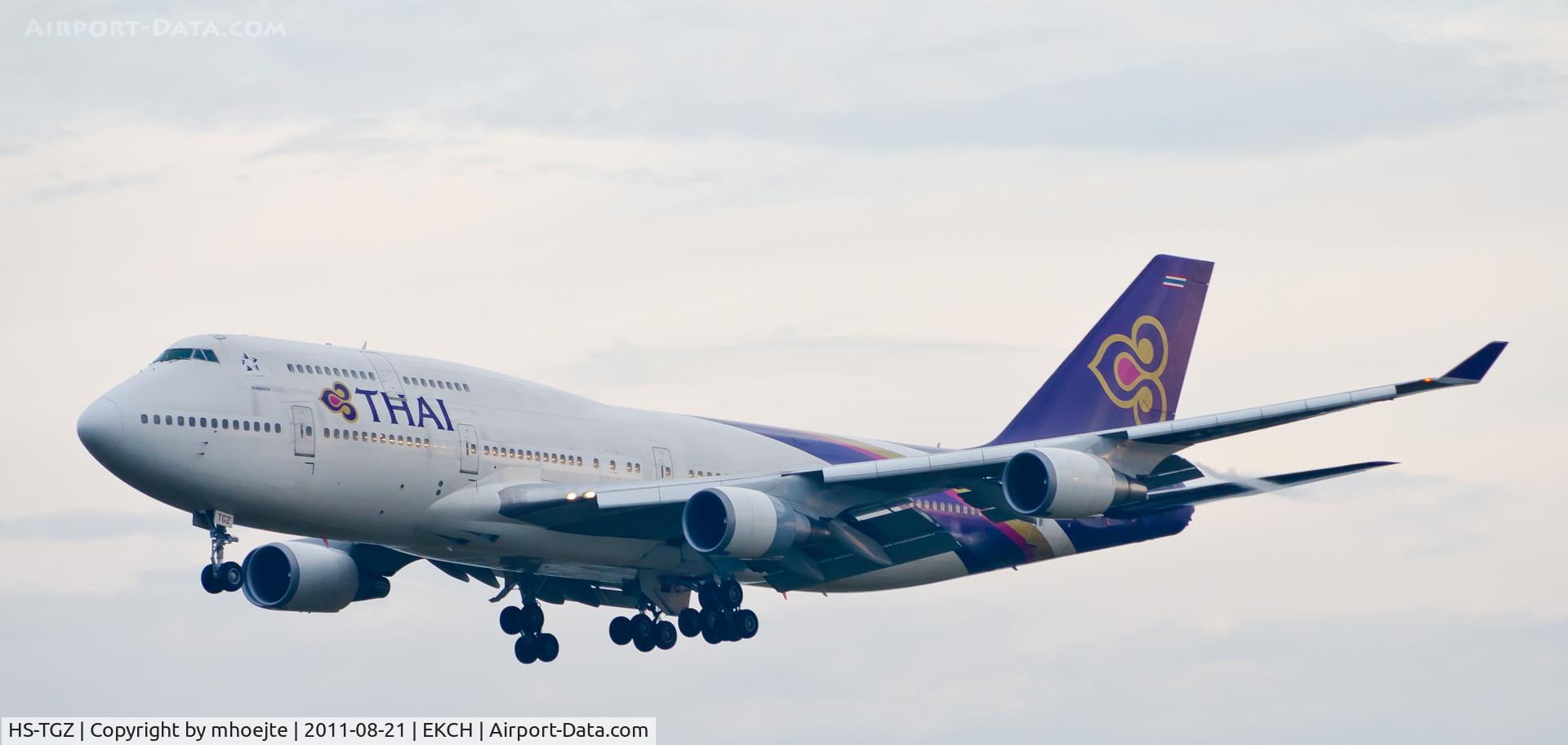 HS-TGZ, 1999 Boeing 747-4D7 C/N 28706, Final approach Copenhagen Airport