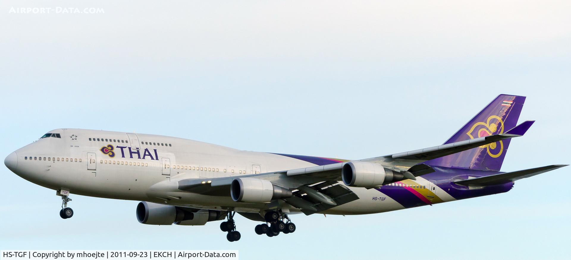 HS-TGF, 2003 Boeing 747-4D7 C/N 33770, Final approach Copenhagen Airport