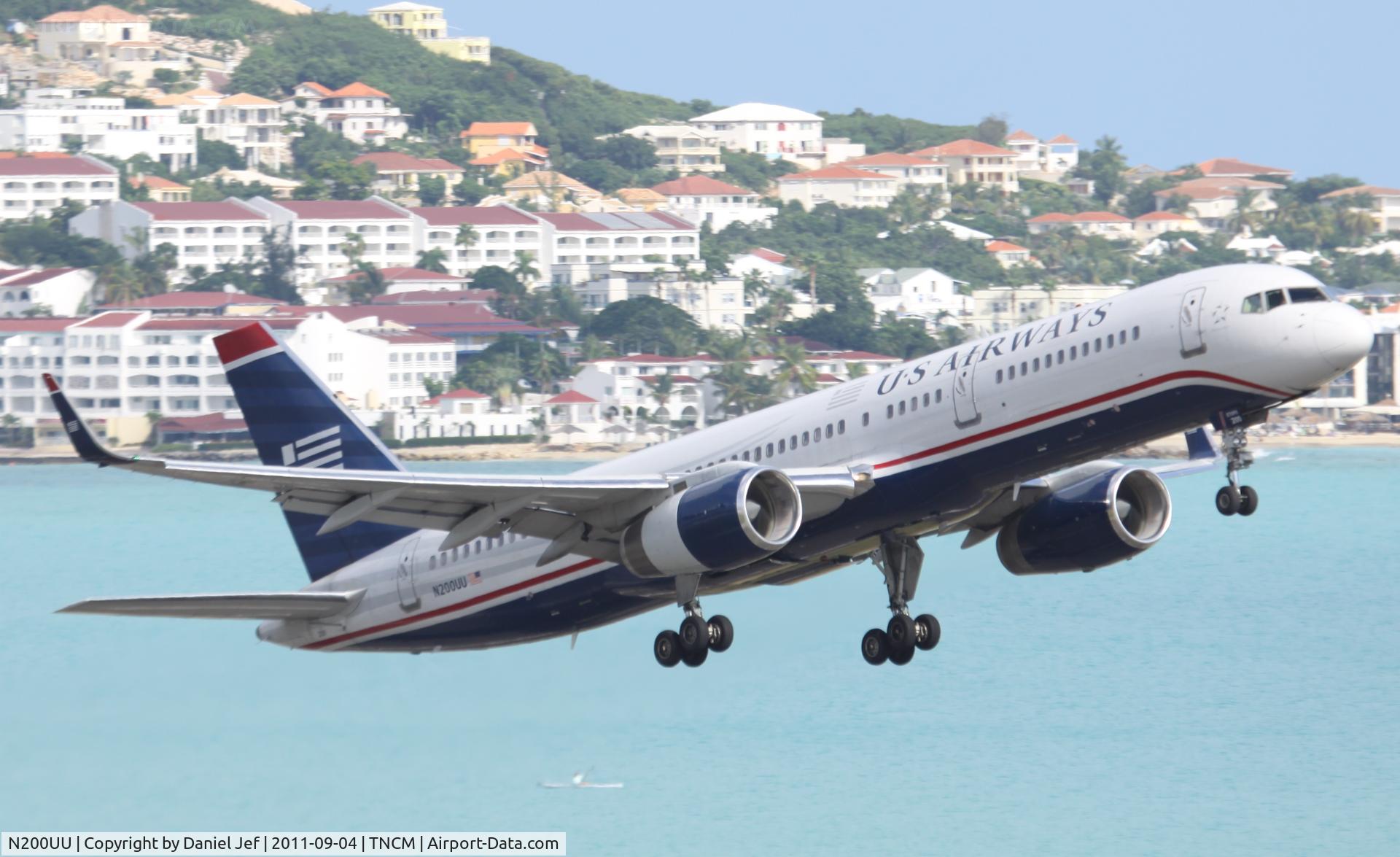 N200UU, 1995 Boeing 757-2B7 C/N 27809, N200UU departing TNCM runway 28