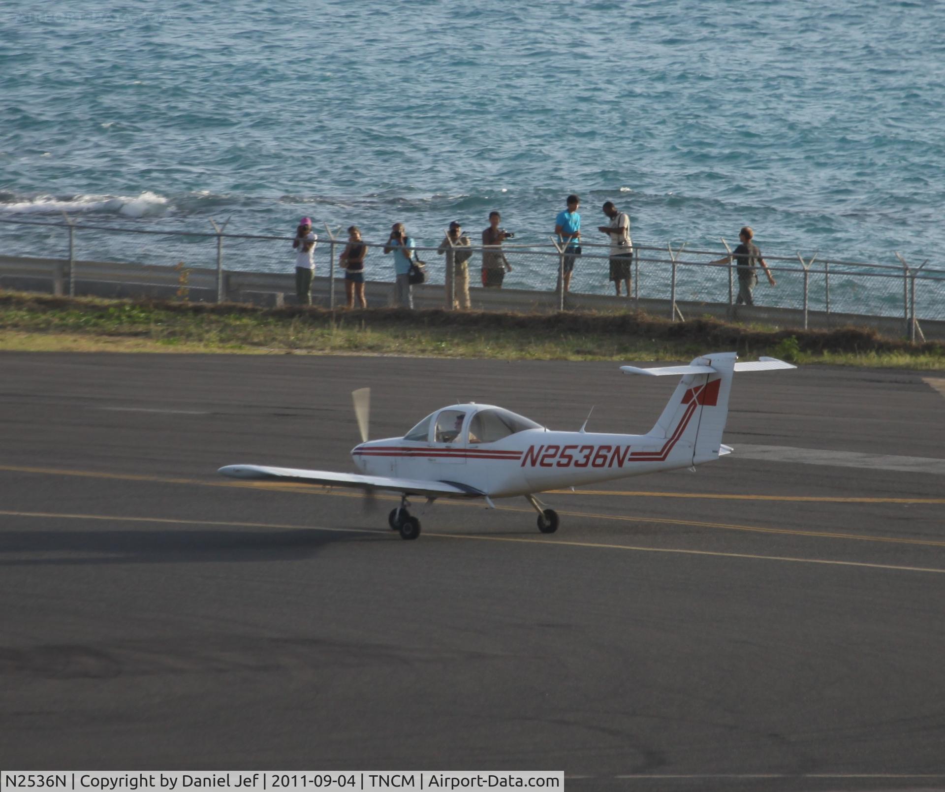 N2536N, 1979 Piper PA-38-112 Tomahawk C/N 38-79A0905, N2536N at the tresh hold at TNCM on a training flight
