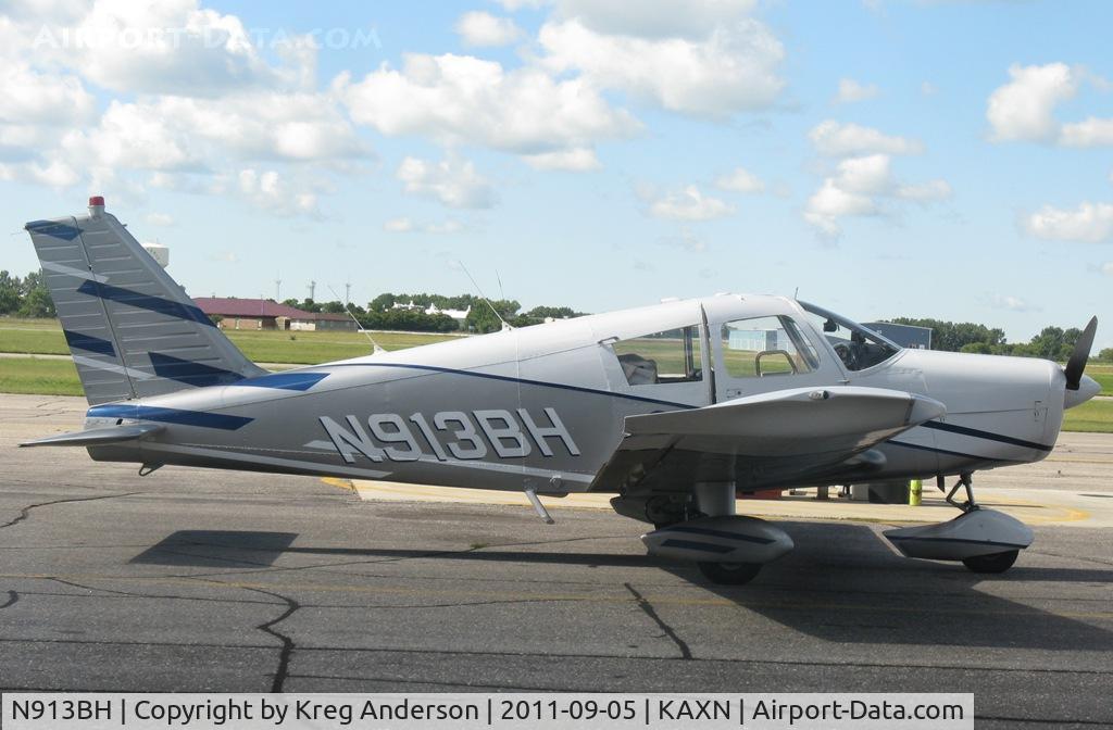 N913BH, 1966 Piper PA-28-140 C/N 28-21496, Piper PA-28-140 Cherokee at the fuel pump.