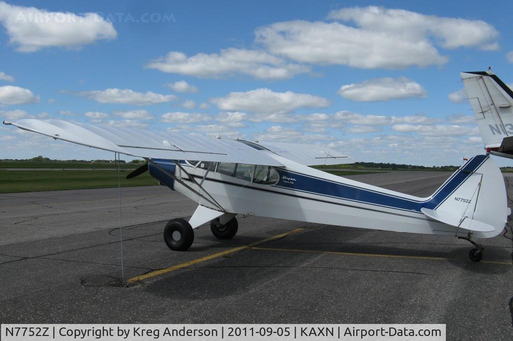 N7752Z, 1959 Piper PA-18 C/N 18-7134, Piper PA-18 Super Cub on the line.