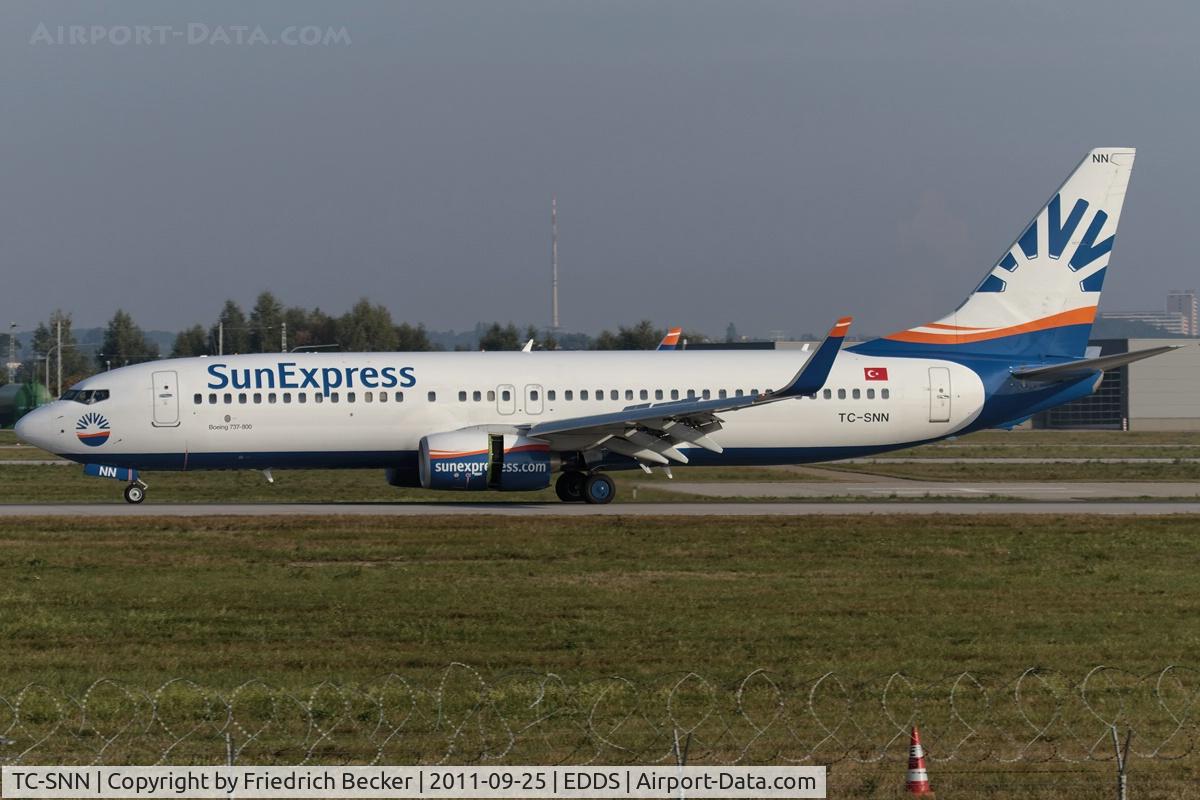 TC-SNN, 2010 Boeing 737-8HC C/N 40775, decelerating after touchdown