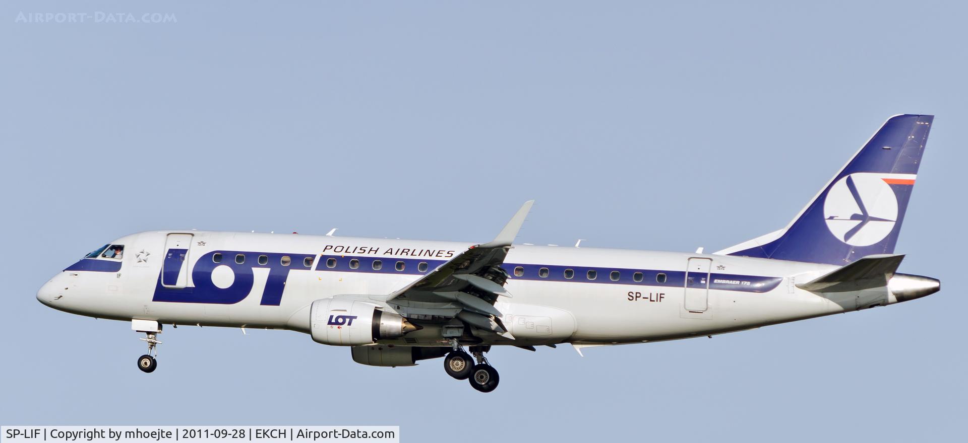 SP-LIF, 2006 Embraer 175STD (ERJ-170-200STD) C/N 17000154, Final approach Copenhagen Airport