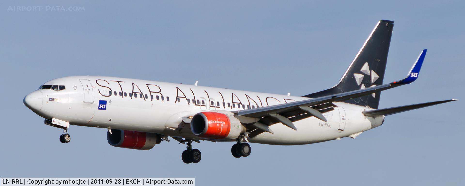 LN-RRL, 2003 Boeing 737-883 C/N 28328, Final approach Copenhagen Airport