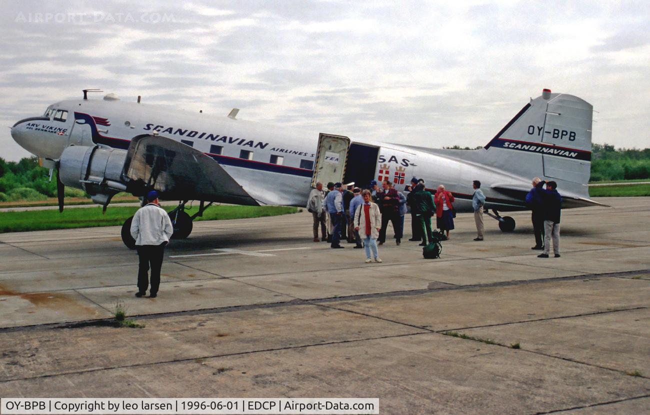 OY-BPB, 1943 Douglas C-47A-85-DL (DC-3A) Skytrain C/N 20019, Peenemunde PEF/EDCP Germany 1.6.96 in SAS c/s