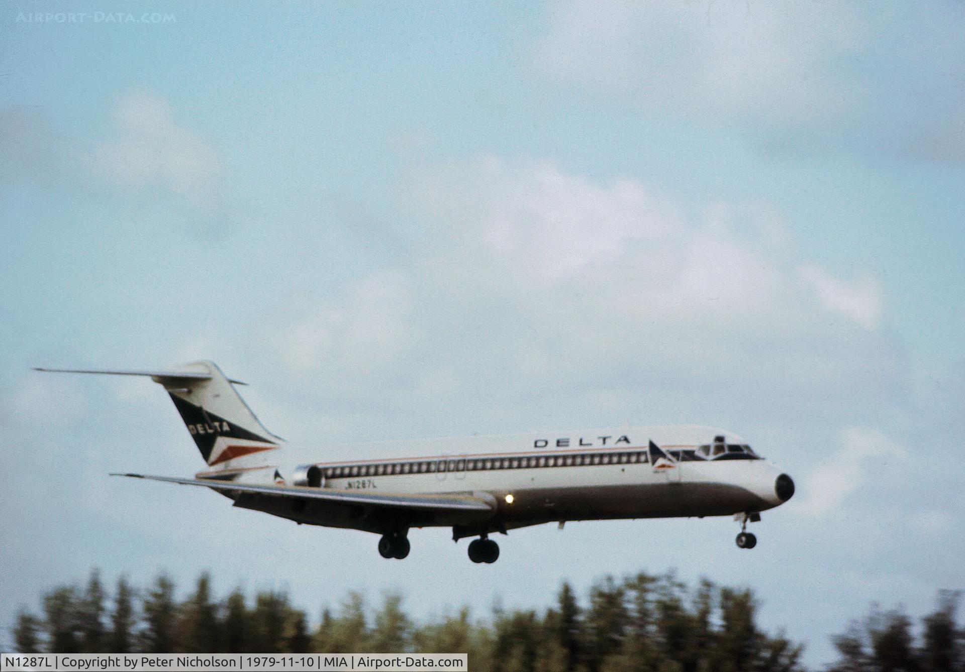 N1287L, 1970 Douglas DC-9-32 C/N 47427, Delta Air Lines DC-9-32 landing at Miami in November 1979.