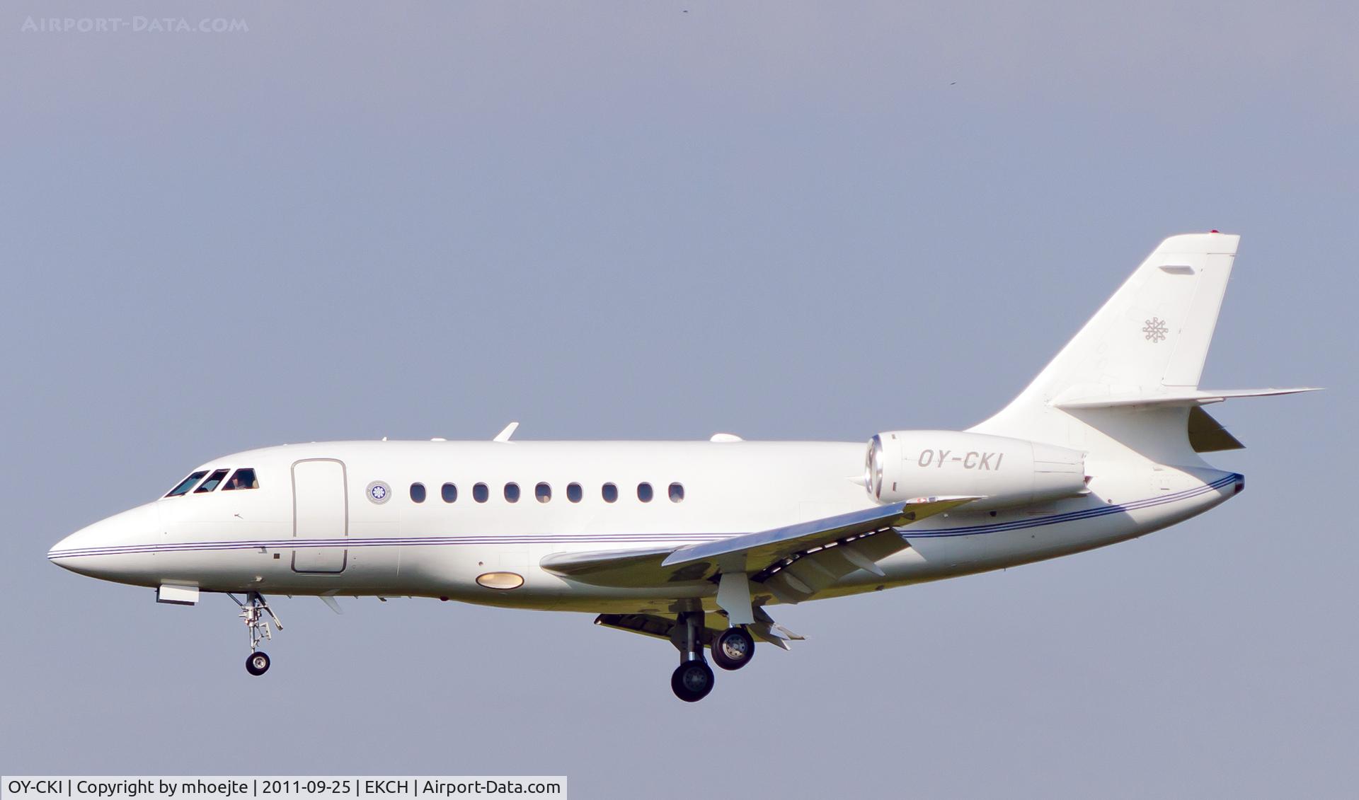 OY-CKI, 2001 Dassault Falcon 2000 C/N 154, Final approach Copenhagen Airport