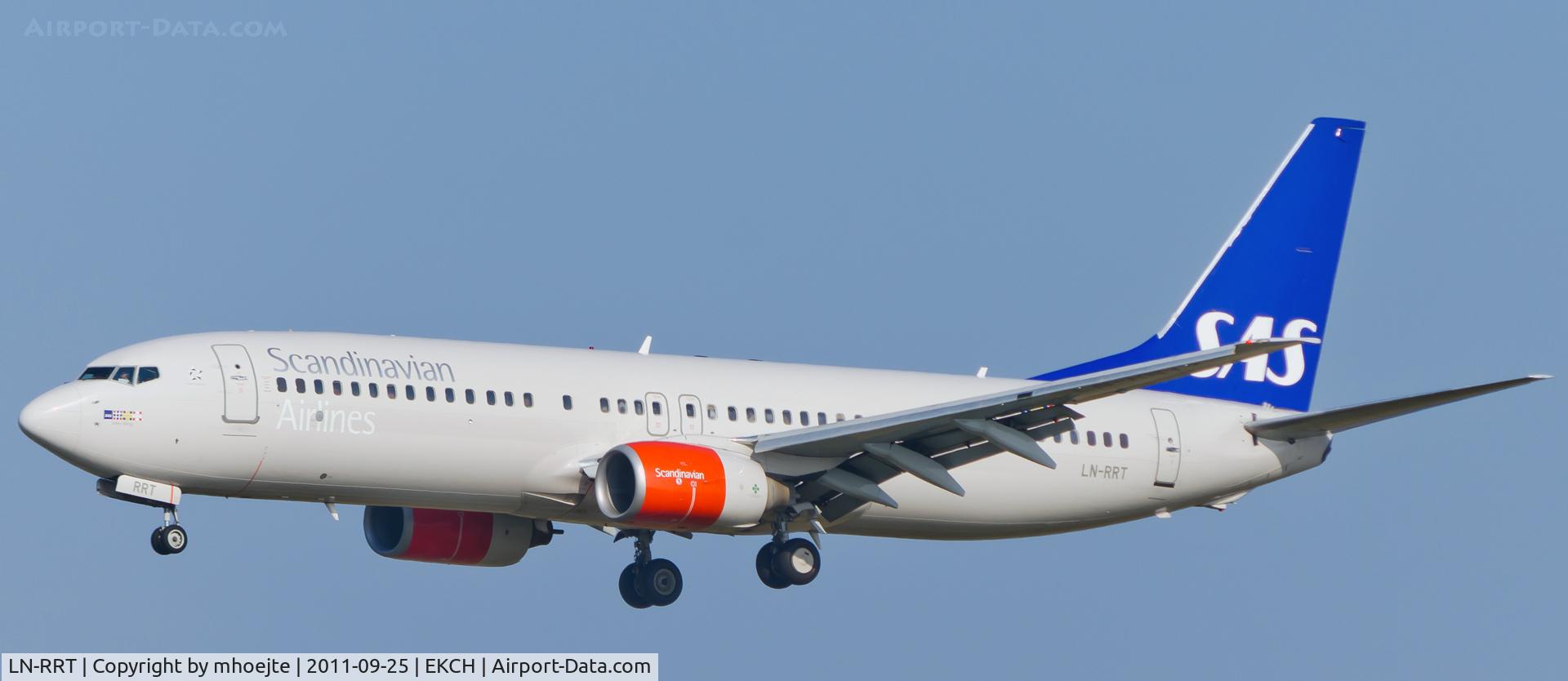 LN-RRT, 2001 Boeing 737-883 C/N 28326, Final approach Copenhagen Airport