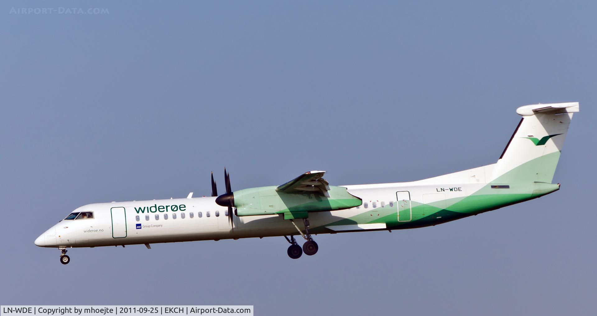 LN-WDE, 2007 De Havilland Canada DHC-8-402Q Dash 8 C/N 4183, Final approach Copenhagen Airport
