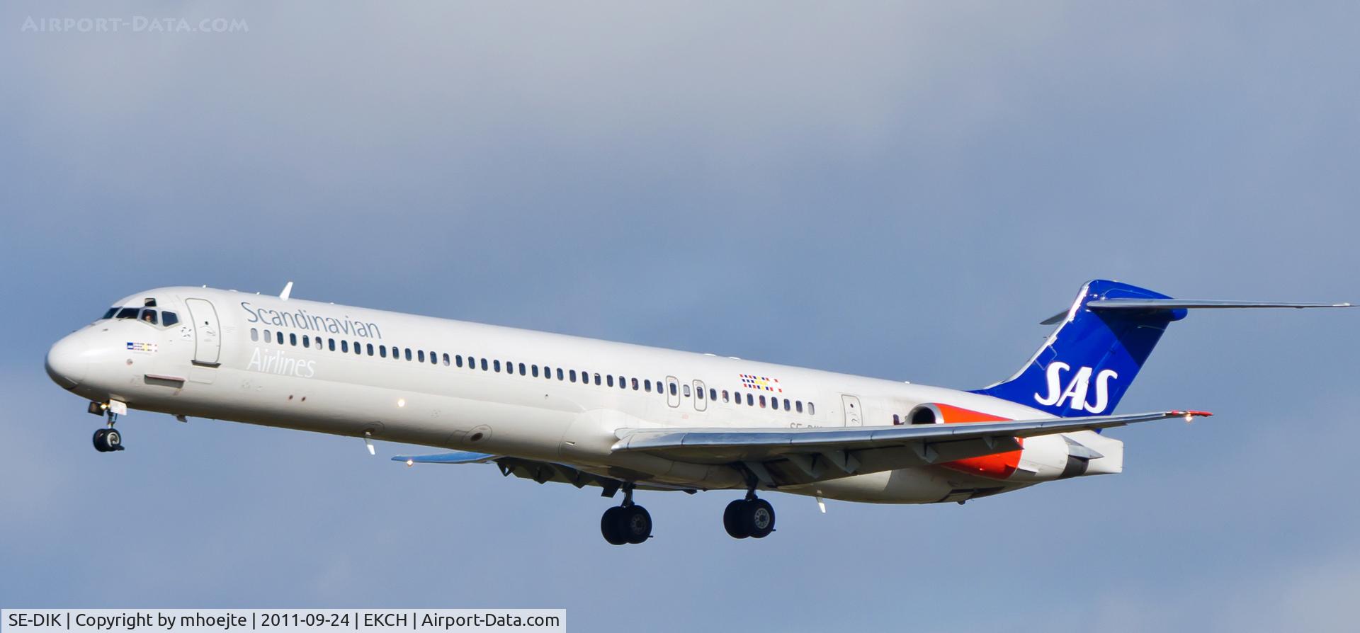 SE-DIK, 1988 McDonnell Douglas MD-82 (DC-9-82) C/N 49728, Final approach Copenhagen Airport