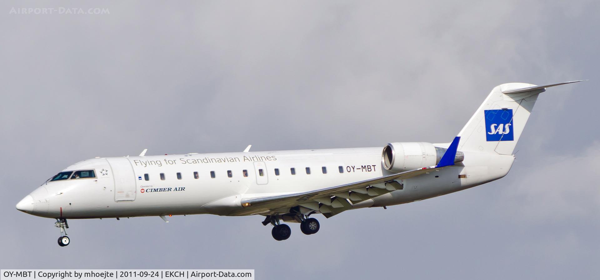 OY-MBT, 2002 Canadair CRJ-200 (CL-600-2B19) C/N 7617, Final approach Copenhagen Airport