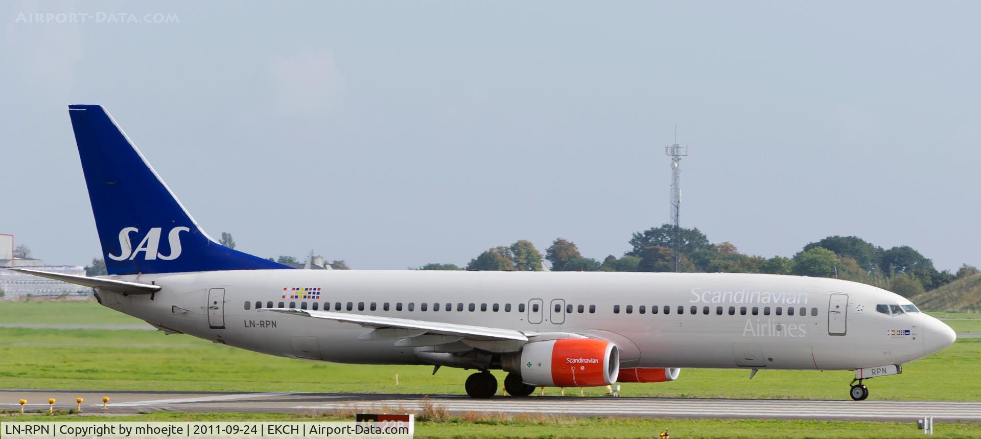 LN-RPN, 2000 Boeing 737-883 C/N 30470, Takeoff Copenhagen Airport