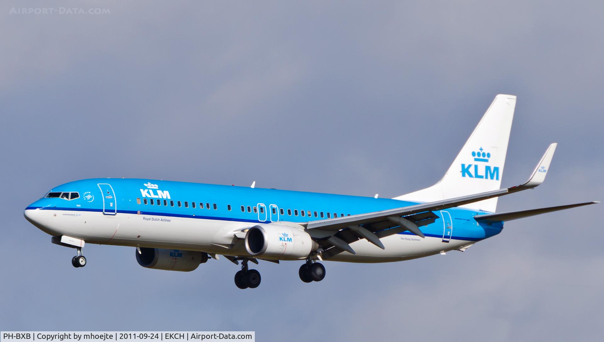 PH-BXB, 1999 Boeing 737-8K2 C/N 29132, Final approach Copenhagen Airport