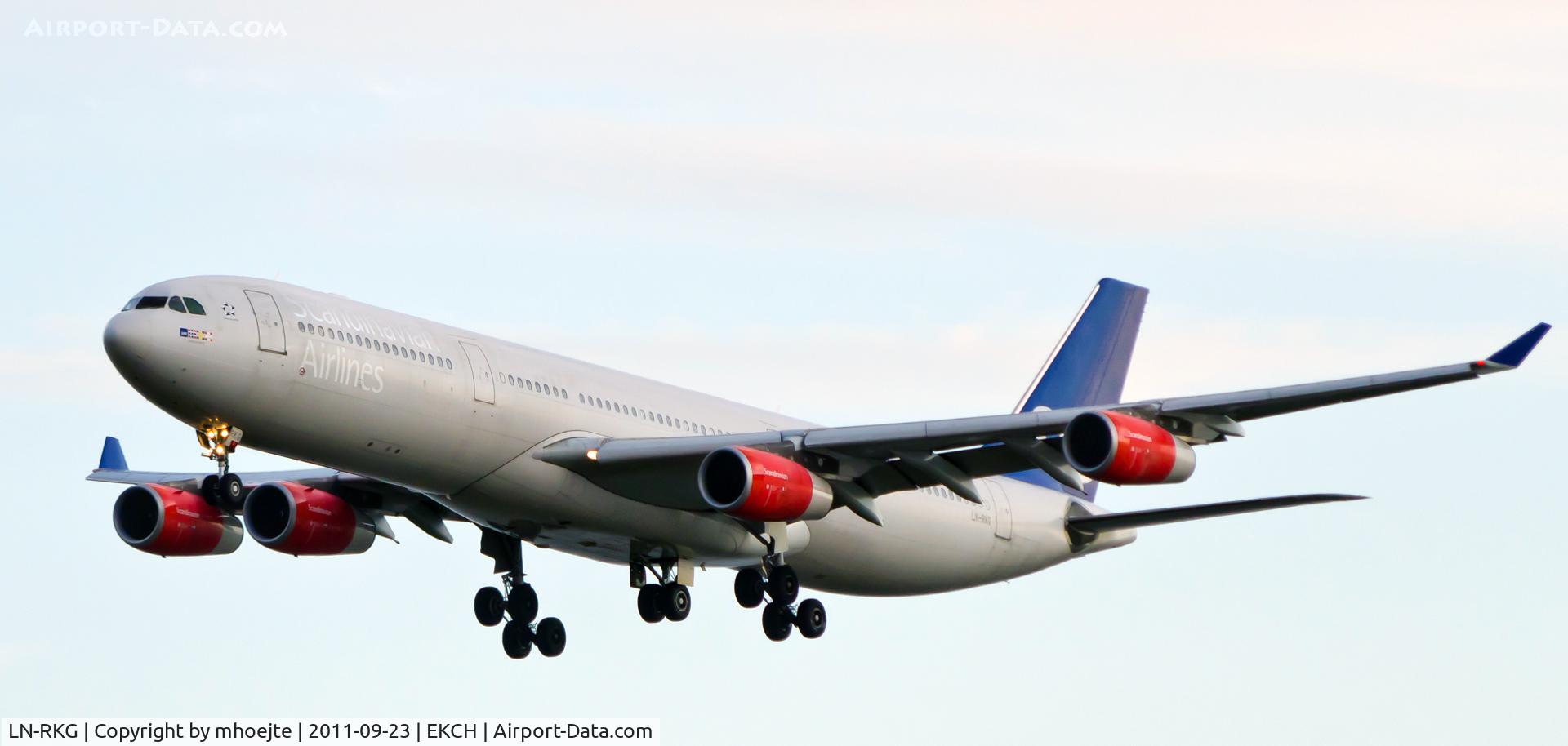LN-RKG, 2001 Airbus A340-313X C/N 424, Final Copenhagen Airport