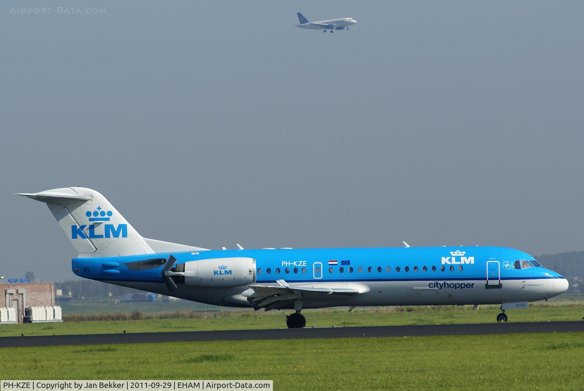 PH-KZE, 1996 Fokker 70 (F-28-0070) C/N 11576, Just after landing on the Polderbaan at Schiphol