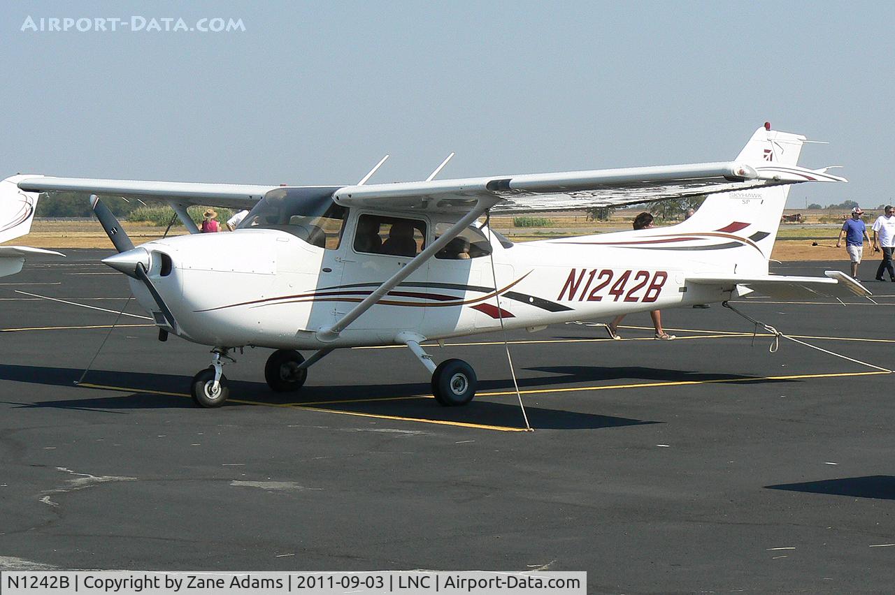 N1242B, 2006 Cessna 172S Skyhawk SP C/N 172S10307, At the 2011 Warbirds on Parade Fly-in at Lancaster Airport, TX