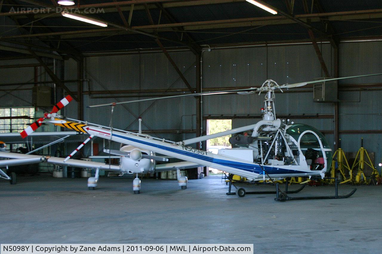 N5098Y, 1978 Hiller UH-12E C/N 5031, At Mineral Wells Municipal