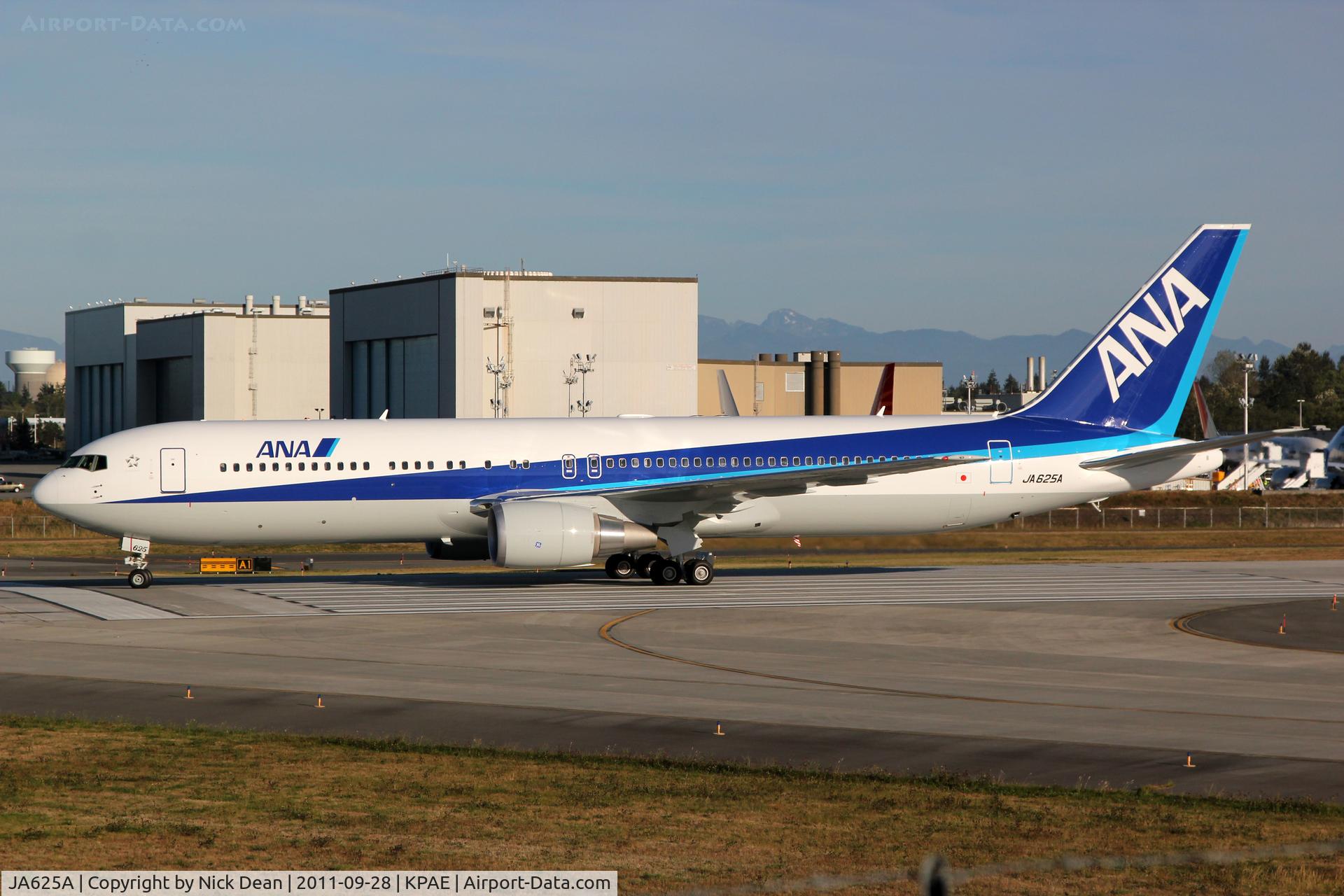 JA625A, 2011 Boeing 767-381/ER C/N 40896, KPAE/PAE Boeing 967 on a full length 34L arrival