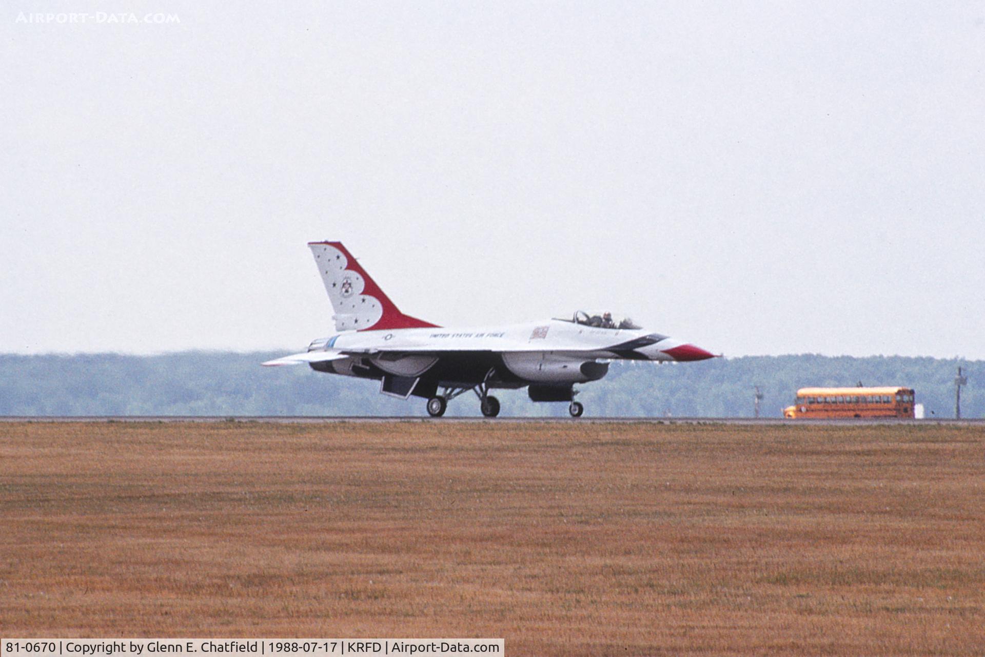 81-0670, 1981 General Dynamics F-16A C/N 61-351, Thunderbird 1 arriving for the show