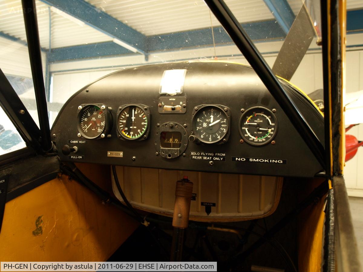 PH-GEN, 1944 Piper L-4J Grasshopper (J3C-65D) C/N 12893, Tableau de bord